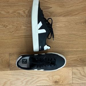 Veja Campo Leather Black White